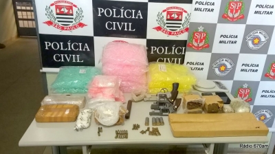 Polícia faz grande apreensão de drogas e armas