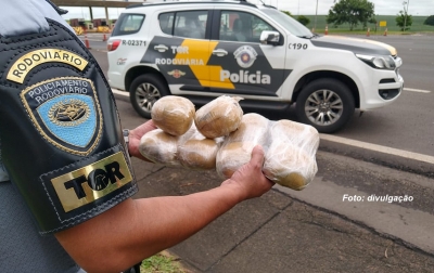 Homem é preso com 10 pacotes de haxixe, na região