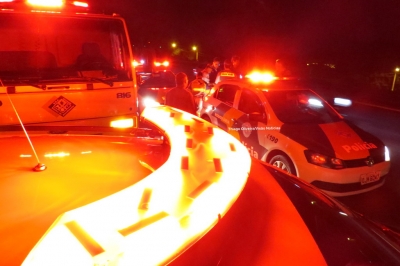 Ladrões invadem veículos e levam bateria e caixas de ferramentas