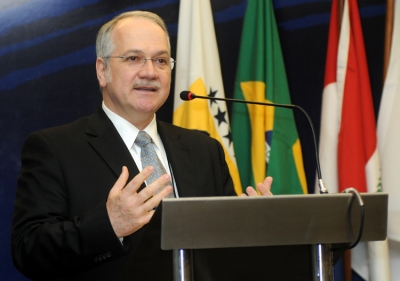 Senadores devem decidir nesta terça se aprovam Luiz Fachin para o STF