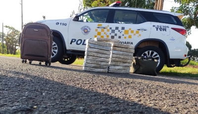 Polícia Rodoviária prende em flagrante mulher que transportava droga em ônibus