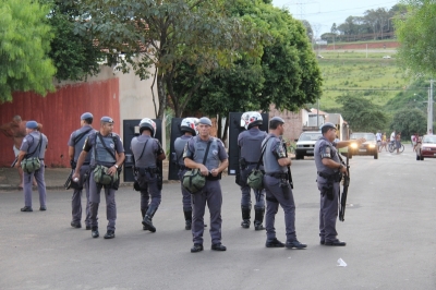Criança morre atropelada e população ataca coletivo