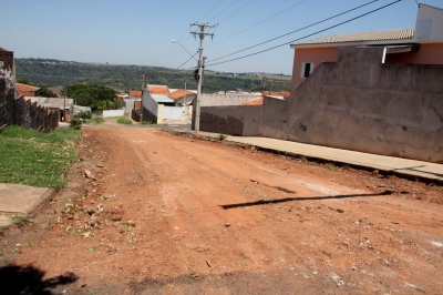 Prefeitura dá início à pavimentação e recape de mais oito vias