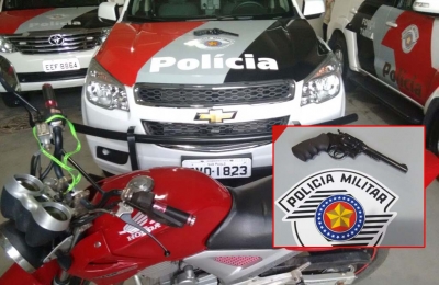 Operação da PM prende dupla com arma 