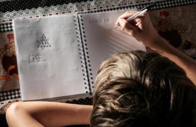 Menino de abrigo ganha prêmio em Olimpíada de Matemática