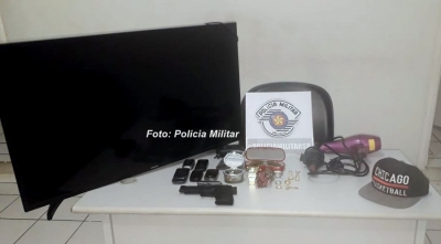 Rapaz é preso pela PM após invadir casas em Marília