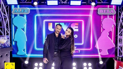 Casal de cantores descobre sexo do bebê em Live Revelação 