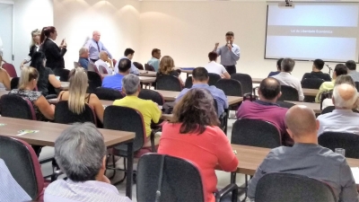 Lojistas decidem abrir mais sábados no ano até às 17hs