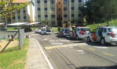 Rapaz tenta fugir da PM e coloca crianças em risco