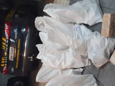 PRF e a Polícia Militar apreendem  carga milionária de cocaína na BR 153