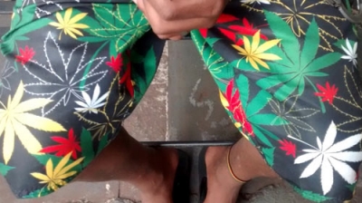 Menor é flagrado com drogas e shorts com desenho de maconha