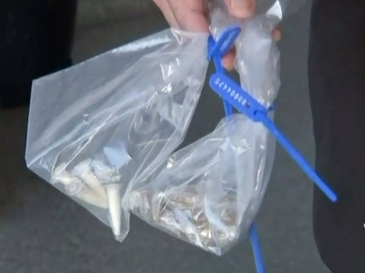 Criança leva droga de "presente" para professora