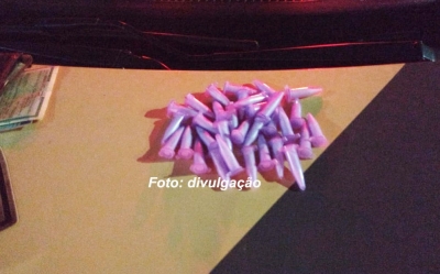 Mecânico compra drogas para revender, esconde na cueca e acaba preso