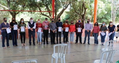 Campanha Natal PET: recursos da venda de garrafas são entregues à escolas