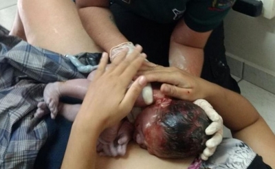 Bebê nasce em terminal de ônibus em parto feito por agente de trânsito