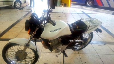 Filho esquece de guardar a moto e acaba sendo vítima de furto