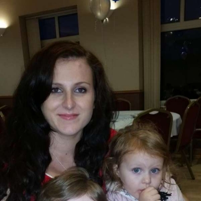 Inglesa que sofreu 10 abortos  consegue ter filhas