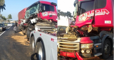 Carretas batem e complicam trânsito no Contorno