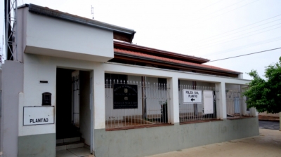 Homem é preso acusado de extorquir e agredir a própria mãe, na região