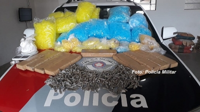 Força Tática faz operação na vila Barros. Mulher escondia droga em carrinho de bebê