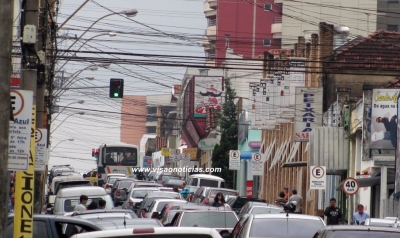MP quer o fim do monte de fios emaranhados e soltos nos postes de Marília 