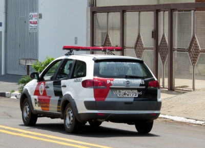 Ladrão tranca vítima durante assalto