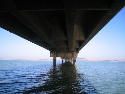 Homem salva a esposa e o neto, mas morre afogado no Rio Tietê