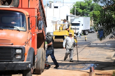 Prefeitura contrata nova empresa para o serviço de tapa-buracos 