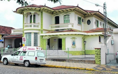 Corpo de criança com sinais de abuso é achado em piscina