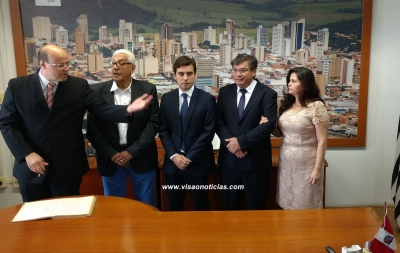 Na posse, Daniel defende pacto social e anuncia primeiras medidas para recuperar a cidade