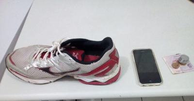 Celular e tênis ajudam PM a prender assaltante