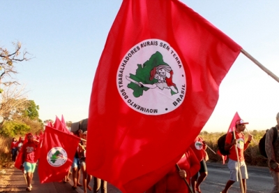 400 manifestantes do MST ocupam usina desativada