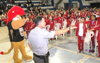 Proerd forma 407 alunos nos Bancários