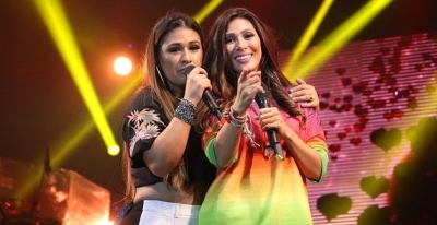 Fã invade palco, derruba Simaria e apanha de Simone