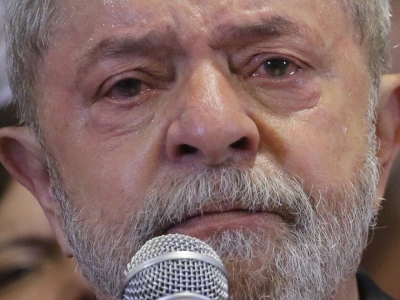 Lula diz que está triste, que tem “bons advogados” e que crê na Justiça