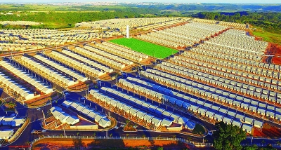 Famílias recebem contratos do Residencial Montana 2 nesta quarta, no Teatro