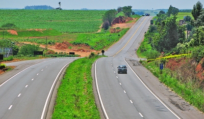 Viatura que transportava presos sofre acidente