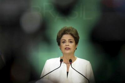 Contra impeachment, Dilma negocia cargos com verbas de R$ 38 bi