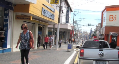 Acim estuda fechamento do comércio 11 vezes no ano