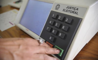 Eleitores podem fazer simulações em urna eletrônica no site do TSE