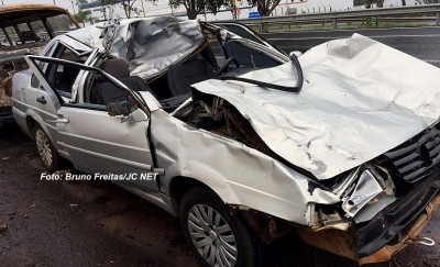 Animal na pista provoca acidente com morte na SP-294