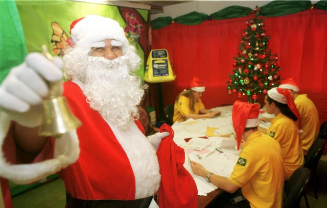 Papai Noel dos Correios: pedidos em forma de palavras ou de desenhos