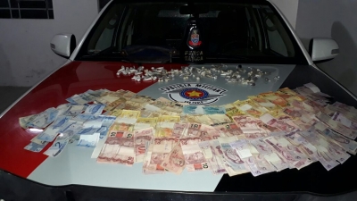 Força Tática e Canil fazem apreensão de drogas