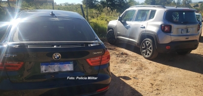 Criminosos encapuzados fazem família refém e roubam carros de luxo em Marília