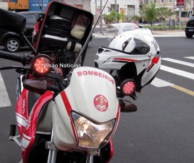 Mulher tem a mão retida em cilindro de churrascaria na zona norte