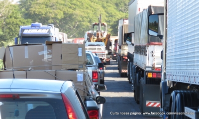 SP-333: "tapa buracos" provoca congestionamentos