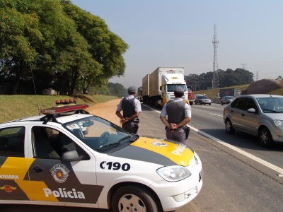 Motorista é amordaçado e tem carga roubada por criminosos na região de Marília