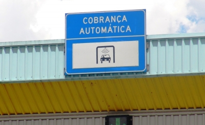 Entrevias substitui placas nas pistas automáticas das praças de pedágio