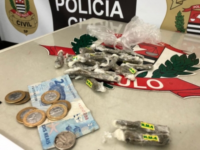  Mulher usa carrinho de bebê e criança como disfarces na venda de drogas