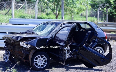 Jovens se envolvem em grave acidente na região. Um morre 